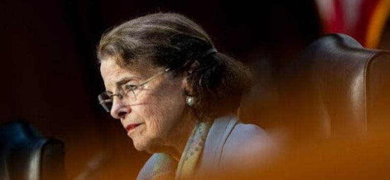 Image for display with article titled Sen. Dianne Feinstein Dies at 90