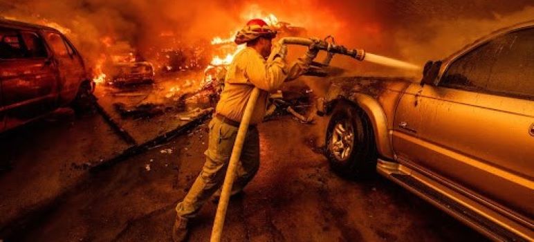 Image for display with article titled LA Wildfires Underscore How Much CA Could Lose if Trump Withholds Disaster Aid